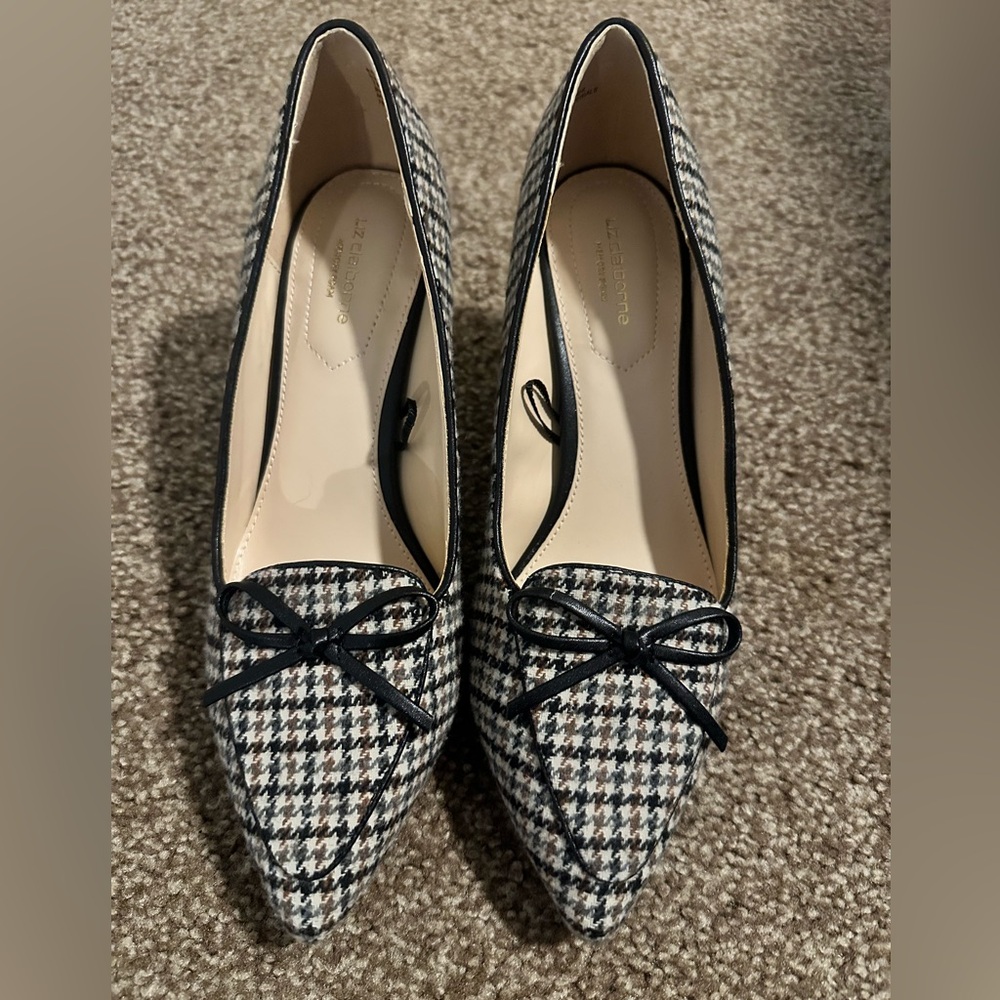 Liz Claiborne - Kitten Pump Heel - Size 8 Wide